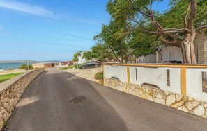 Property grounds - Awesome apartment in Kustici (Kustici)