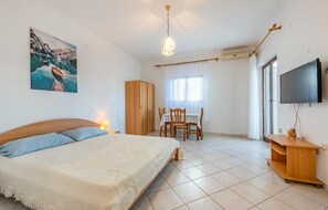 Free WiFi, bed sheets - Awesome apartment in Kustici (Kustici)