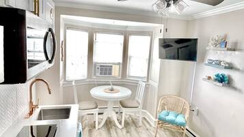 1 chambre, fer et planche à repasser, accès au Wi-Fi (inclus)