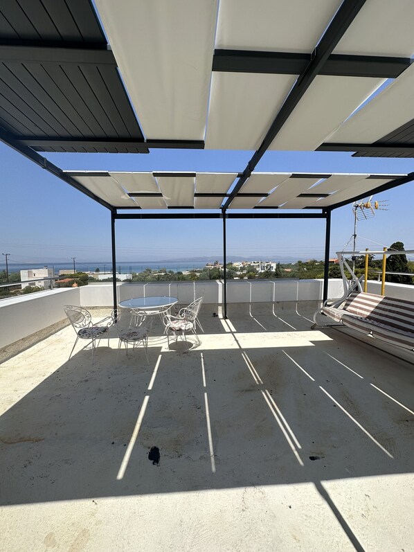Outdoor dining - Traditional stone house in 2.000sqm garden with pistachio trees, remodeled. (Aegina)