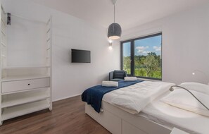 4 bedrooms, iron/ironing board, travel cot, free WiFi - Pet friendly home in Barban (Barban)