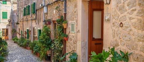 تفاصيل الفندق من الخارج