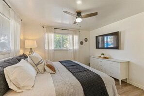 4 Schlafzimmer, Schreibtisch, Bügeleisen/Bügelbrett, Reisekinderbett