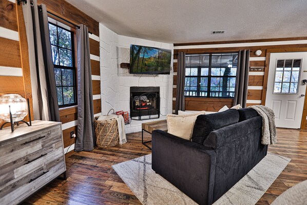 Smart-tv och eldstad