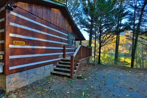Exterior detail - Honeymoon Getaway•Hot Tub•Fireplace•VIEWS•Seclusion (Sevierville)