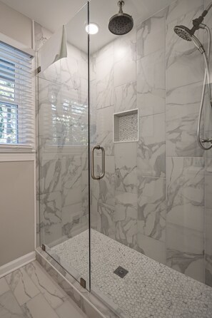 Shower, hair dryer, towels