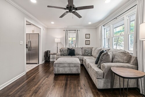 Special Offers! 3-King Bedrooms + Fenced Yard
