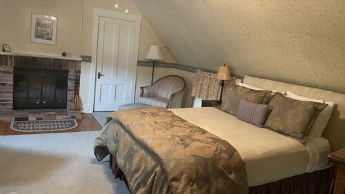 Deluxe Room with Fireplace Room 2 