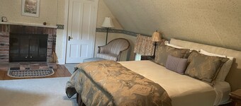 Deluxe Room with Fireplace Room 2