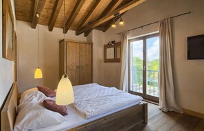 5 bedrooms, iron/ironing board, travel cot, free WiFi