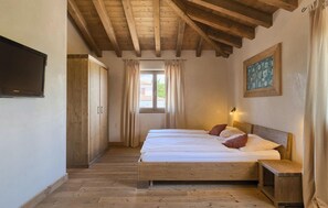 5 bedrooms, iron/ironing board, travel cot, free WiFi