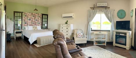1 bedroom, in-room safe, iron/ironing board, free WiFi