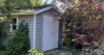 Cheerful 2-bedroom with garden, free-parking