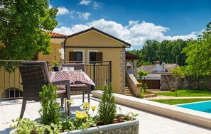 Outdoor dining - Beautiful home in Pazin (Pazin)