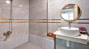 Bathroom - HANZ Cosmos Central Hotel (Ho Chi Minh City)