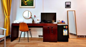 Deluxe Double Room | Hypo-allergenic bedding, memory foam beds, minibar - HANZ Cosmos Central Hotel (Ho Chi Minh City)