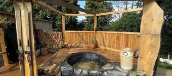 Lake view Dome Sleeps 6 -Hot tub -Fireplace