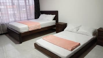 3 bedrooms, iron/ironing board, WiFi, bed sheets