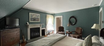 Deerfield Valley Inn - Deluxe Room with Fireplace Room 5