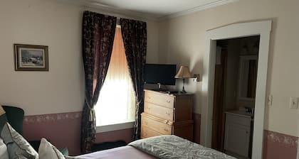 Deerfield Valley Inn - Standard Room 6