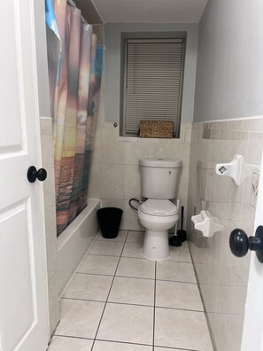 Bathroom - Urban Oasis 3Kings Bed 4 mins from EWR-NYC Downtown Newark (Newark)