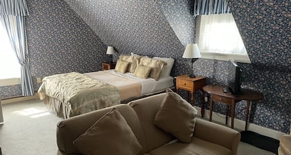 Deerfield Valley Inn - Deluxe Room with Fireplace Room 8