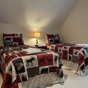 1 bedroom, iron/ironing board, WiFi, bed sheets - Deerfield Valley Inn - Suite Room (Dover)