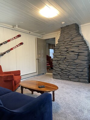 Interior - Deerfield Valley Inn - Suite Room (Dover)