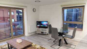 Smart TV 43-inci dengan saluran TV digital