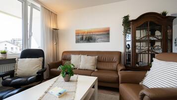 Fernseher, DVD-Player, Stereoanlage