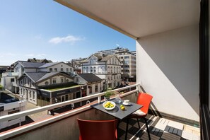 Outdoor dining - Wes - Strandgut - Gemütliches 2-zimmer App. mit Meerblick, Strandnah, 2 Balkone, Stellplatz, Wlan (Westerland)