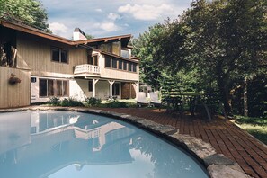 A heated pool - Paradise Vermont, Nature Chalet With Indoor Hot Tub
(Winhall)