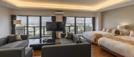 Apartamento ejecutivo, 3 habitaciones, cocina, vistas a la ciudad | Zona de estar | Televisión de pantalla plana de 65 pulgadas con canales digitales