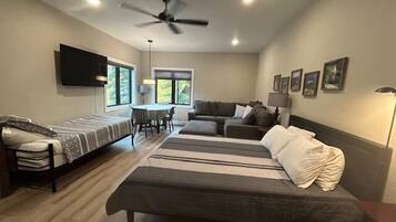 3 bedrooms, iron/ironing board, Internet, bed sheets