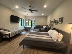 3 bedrooms, iron/ironing board, Internet, bed sheets