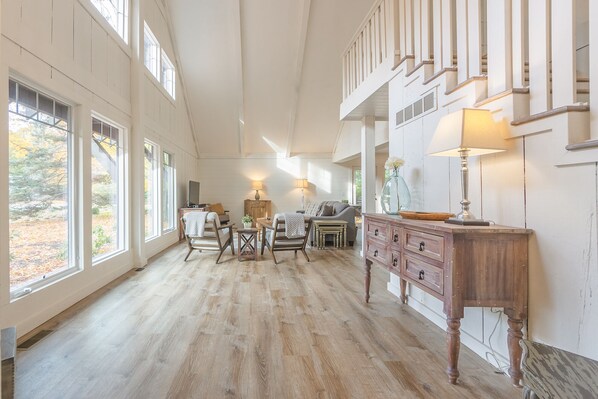 TV, fireplace, DVD player - Belacasa - Hot tub and within walking distance to Douglas Beach! (Douglas)