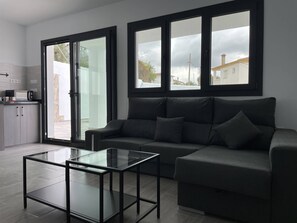 Televisión y chimenea