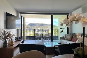 TV - Majestic Mountain-View Retreat (Wanaka)