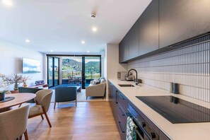 Frigorífic, microones, forn i placa de cuina 