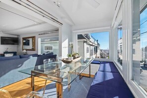 テレビ、暖炉、書斎 / ワークスペース