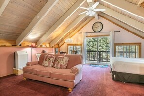 TV, fireplace, DVD player, stereo - Serene 4BDR Near Beach & Forest Trails (Carnelian Bay)