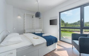 4 habitaciones, tabla de planchar con plancha y cuna de viaje