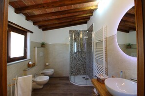 Chuveiro, secador de cabelo