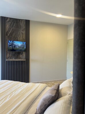 Deluxe Room, Balcony, Pool View
