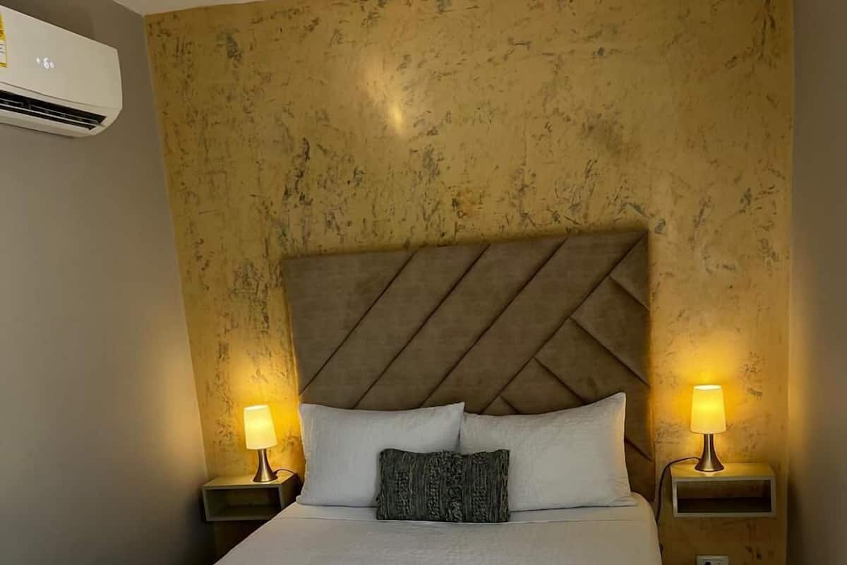 Chambre Double Standard | 1 chambre, décoration personnalisée, ameublement personnalisé, bureau