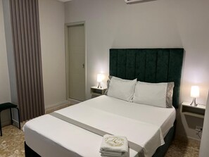 Standard Double Room | Individually decorated, individually furnished, desk, laptop workspace - LA CANDELARIA ROOM HOUSE (Magangué)