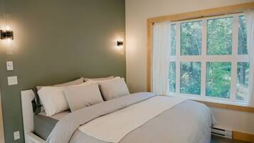 1 bedroom, desk, WiFi, bed sheets