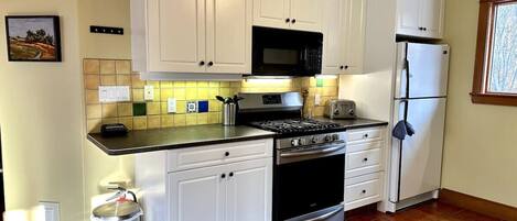 Réfrigérateur, micro-ondes, four, lave-vaisselle