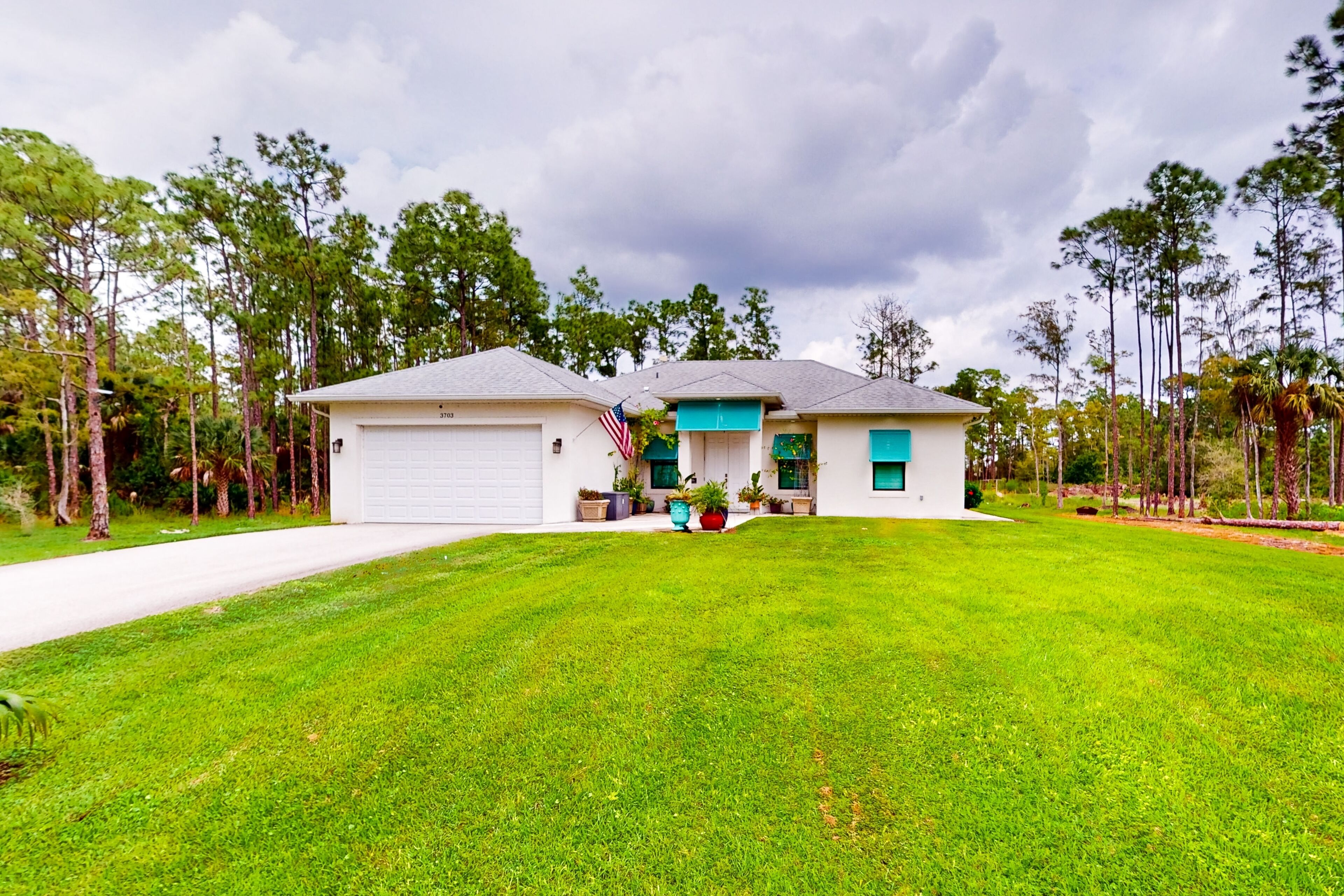 Centrally located home with private pool, firepit, patio, grill, 2 bikes, & AC