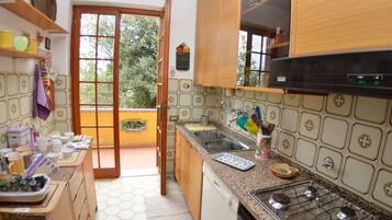 Réfrigérateur, four, lave-vaisselle